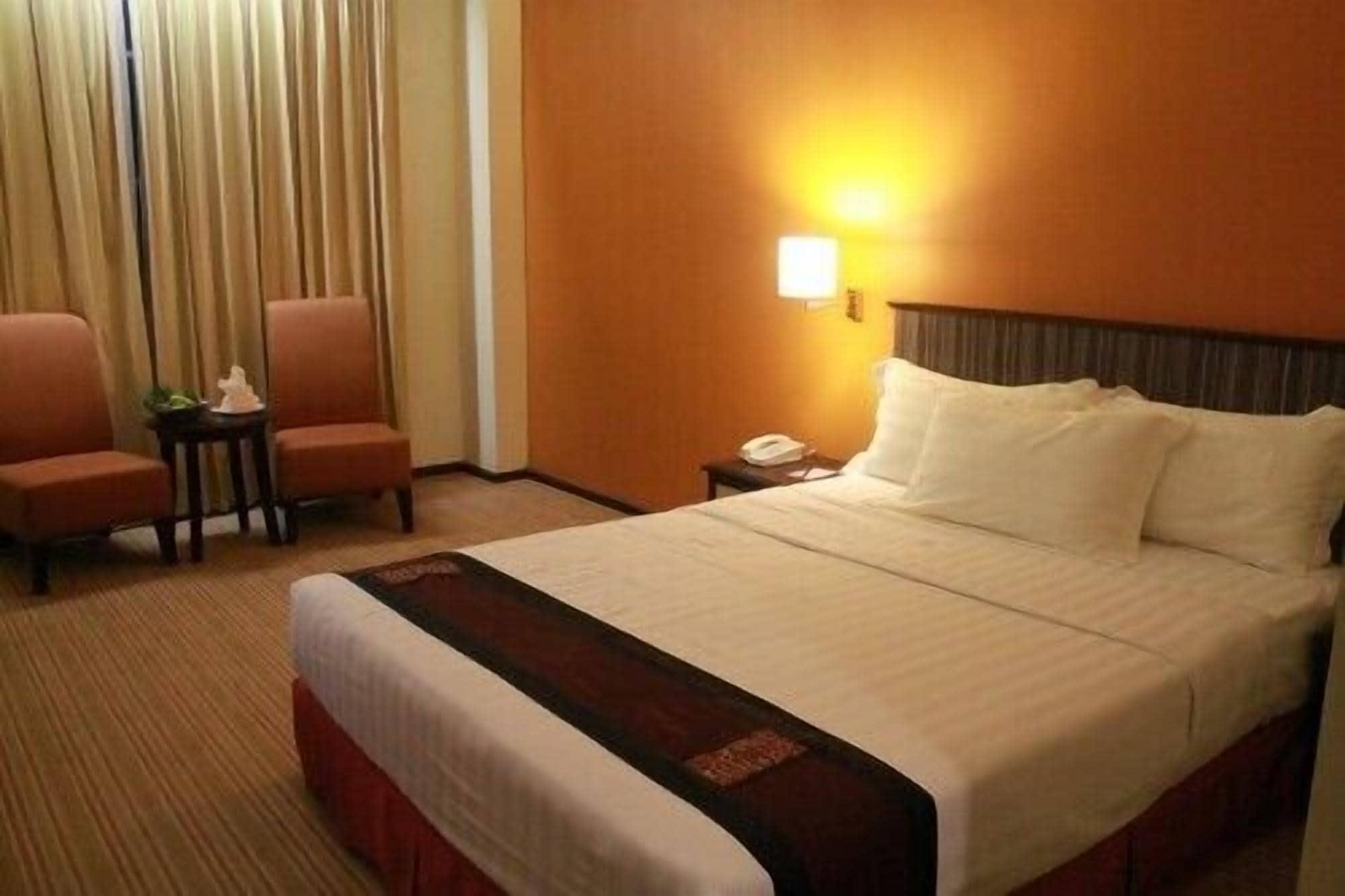 Hotel Seri Malaysia Lawas Exterior photo