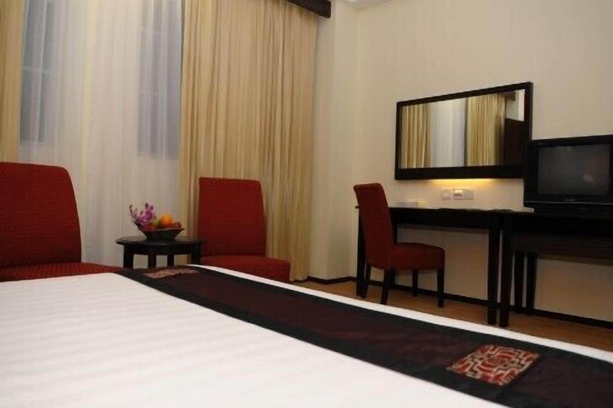 Hotel Seri Malaysia Lawas Exterior photo