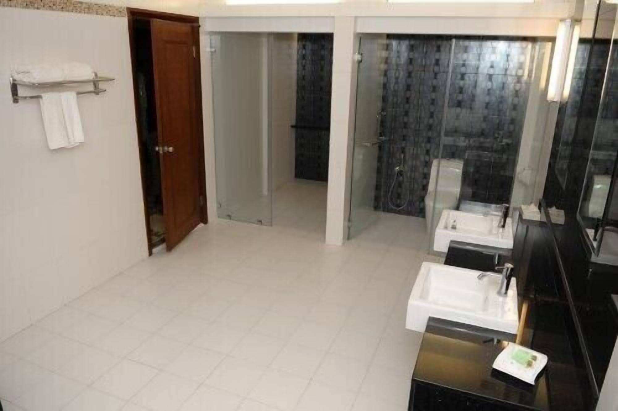 Hotel Seri Malaysia Lawas Exterior photo