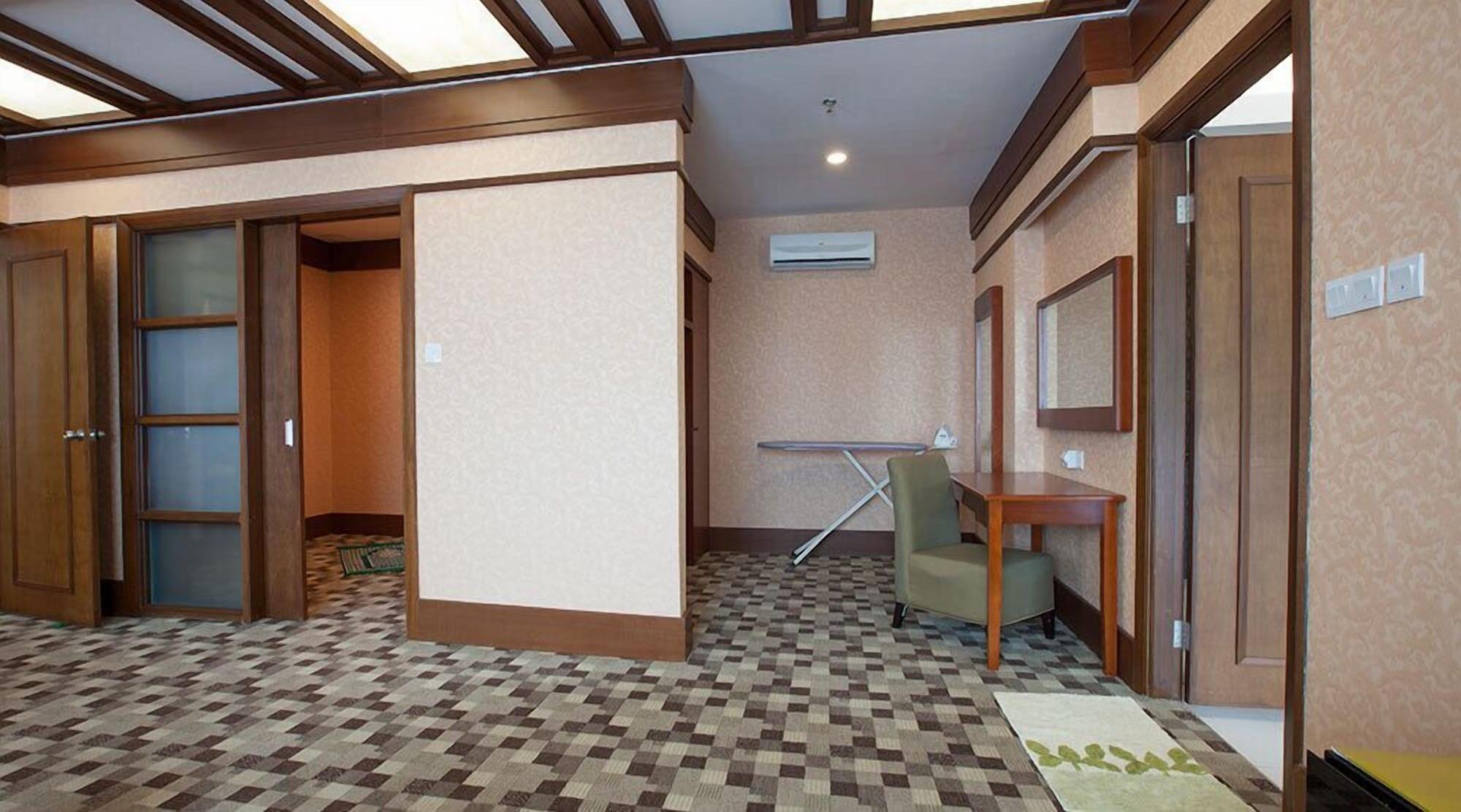 Hotel Seri Malaysia Lawas Exterior photo