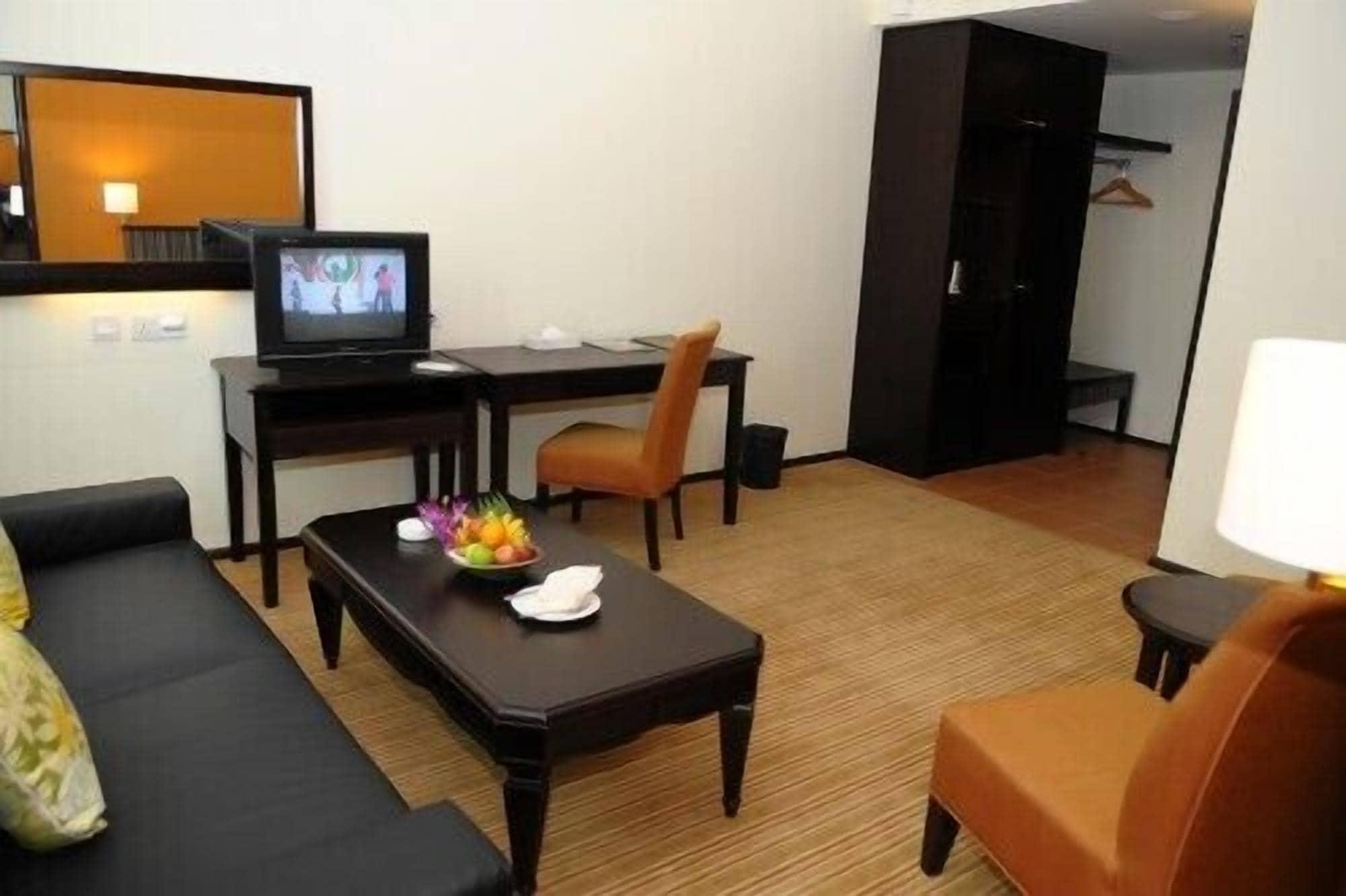 Hotel Seri Malaysia Lawas Exterior photo