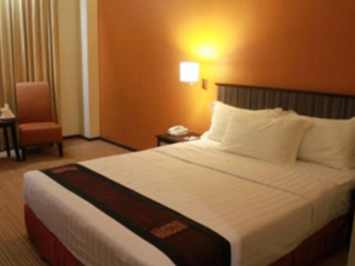 Hotel Seri Malaysia Lawas Exterior photo
